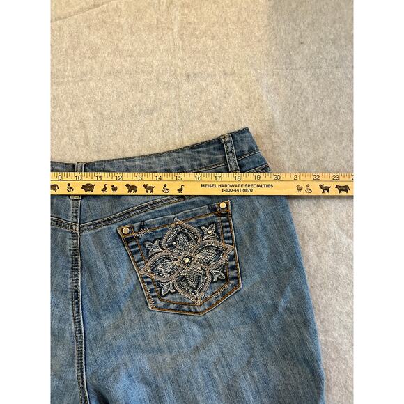 C est 1946 Denim Capri Jeans Women's size 16 Blue Medium Wash Stretchy Comfy - Picture 12 of 15